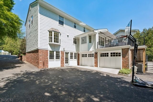 738 Springfield Ave, Summit City, NJ 07901