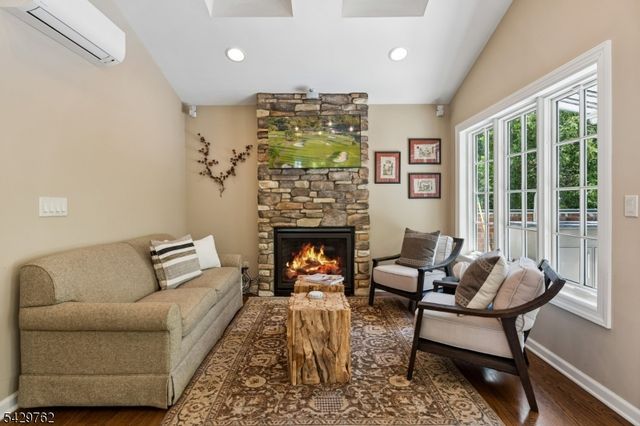 738 Springfield Ave, Summit City, NJ 07901