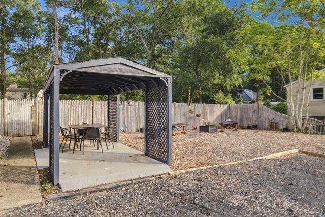 61 Esta Road, Plymouth, MA 02360