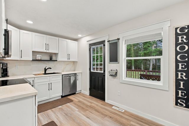 61 Esta Road, Plymouth, MA 02360
