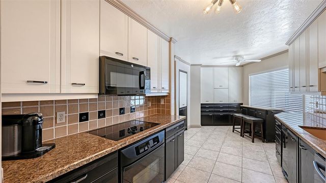 660 GOLDEN GATE POINT 51 & 52, Sarasota, FL 34236