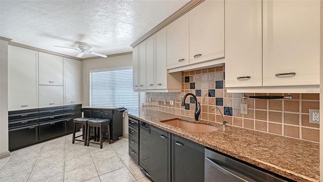 660 GOLDEN GATE POINT 51 & 52, Sarasota, FL 34236
