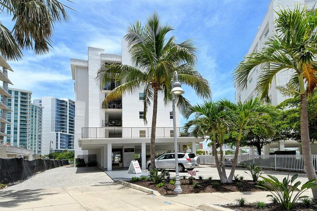 660 GOLDEN GATE POINT 51 & 52, Sarasota, FL 34236