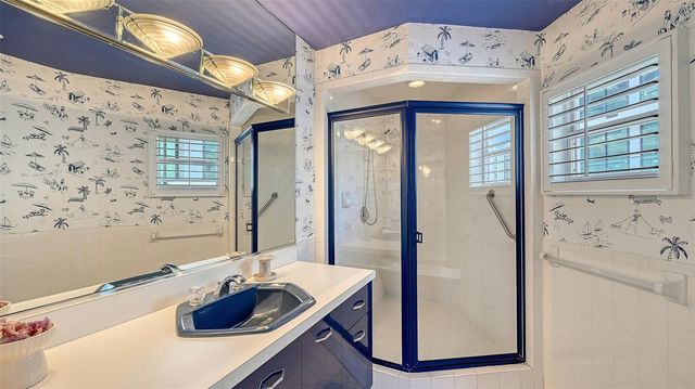 660 GOLDEN GATE POINT 51 & 52, Sarasota, FL 34236