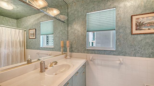 660 GOLDEN GATE POINT 51 & 52, Sarasota, FL 34236