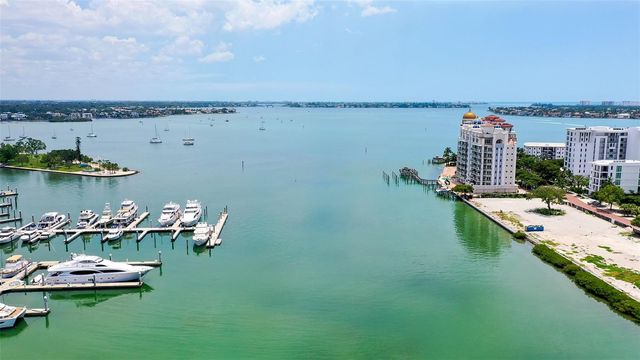 660 GOLDEN GATE POINT 51 & 52, Sarasota, FL 34236