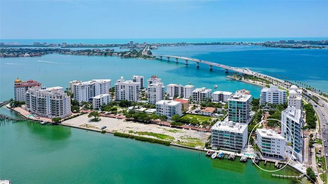 660 GOLDEN GATE POINT 51 & 52, Sarasota, FL 34236