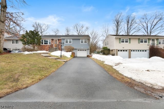 34 Seminole Ave, Oakland Boro, NJ 07436
