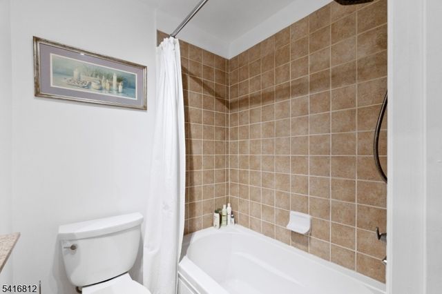 34 Seminole Ave, Oakland Boro, NJ 07436