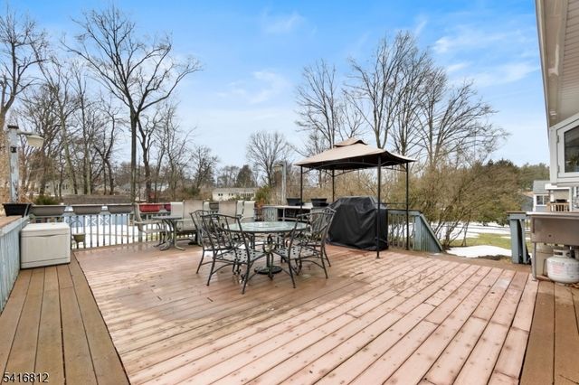 34 Seminole Ave, Oakland Boro, NJ 07436