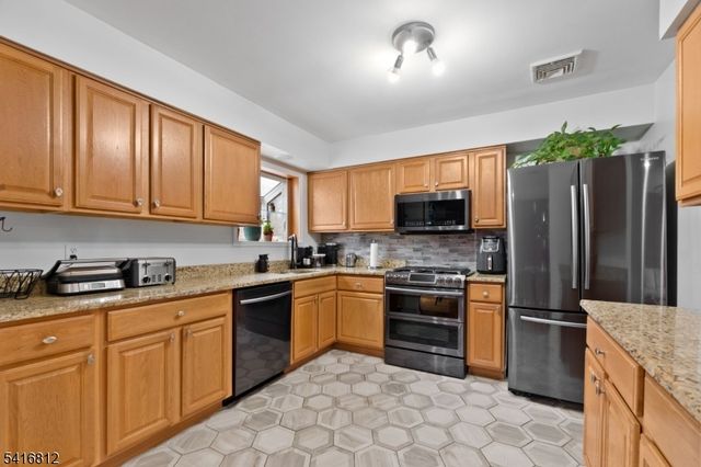 34 Seminole Ave, Oakland Boro, NJ 07436