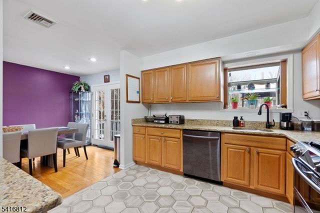 34 Seminole Ave, Oakland Boro, NJ 07436