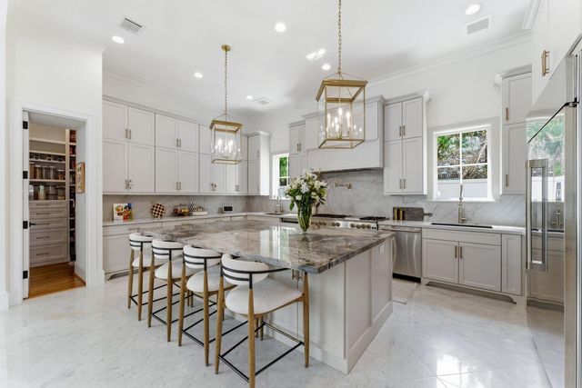 2211 Troon Road, Houston, TX 77019