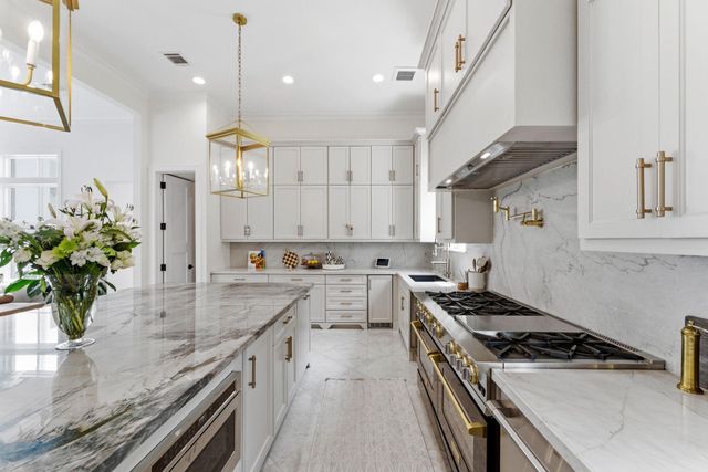 2211 Troon Road, Houston, TX 77019