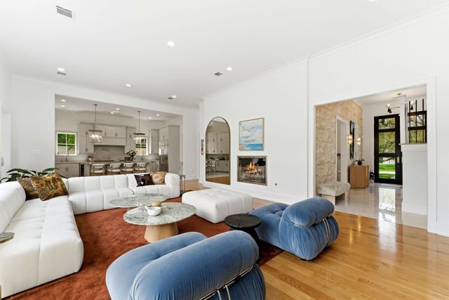 2211 Troon Road, Houston, TX 77019