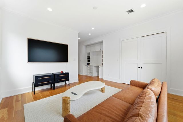 2211 Troon Road, Houston, TX 77019