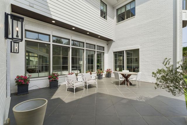 2211 Troon Road, Houston, TX 77019