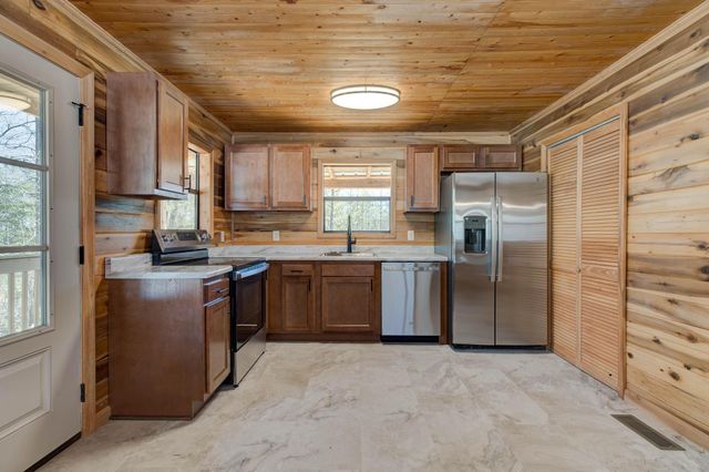 663 Twin Oaks Road, Wellington, KY 40387