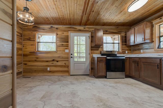663 Twin Oaks Road, Wellington, KY 40387