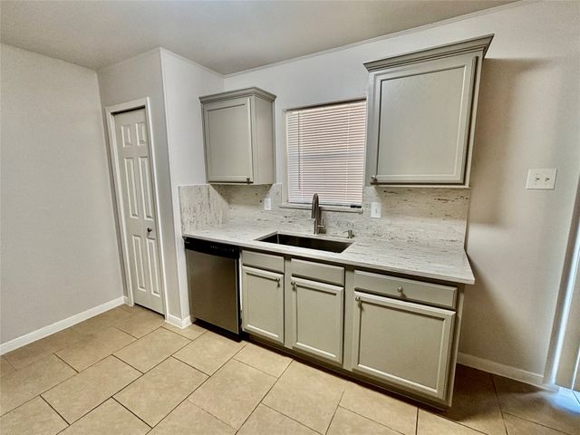 809 Cielo Vista Drive, Grand Prairie, TX 75052