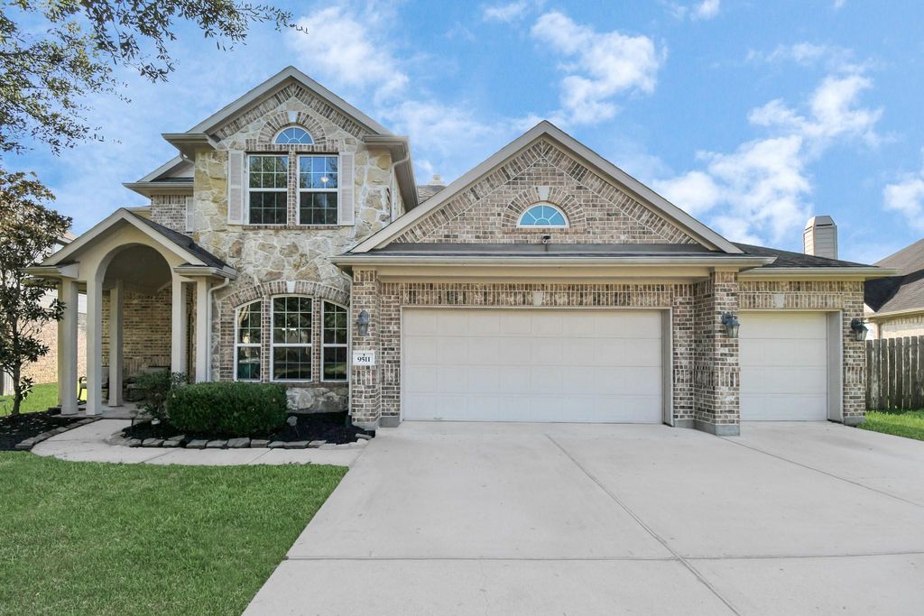 9511 Emerald Lakes Drive, Rosharon, TX 77583
