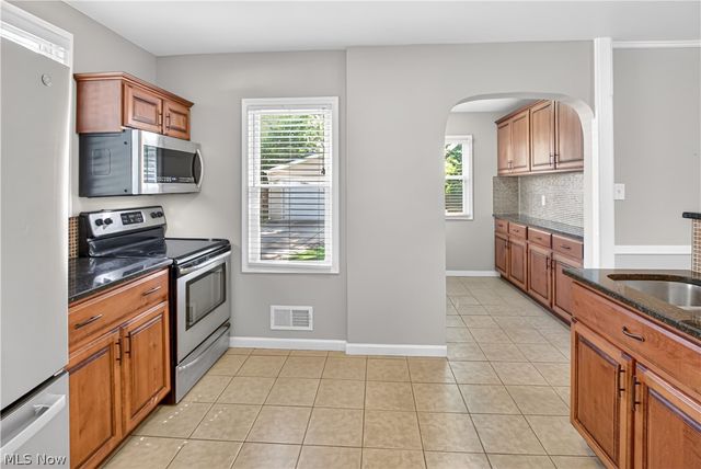 2649 Lakeview Avenue, Rocky River, OH 44116