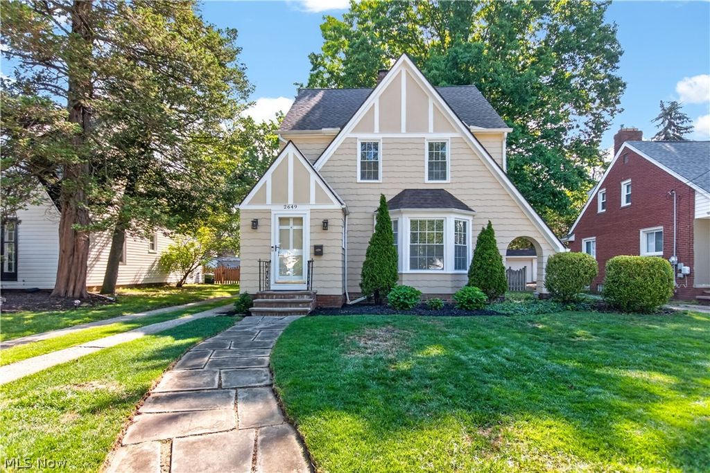 2649 Lakeview Avenue, Rocky River, OH 44116