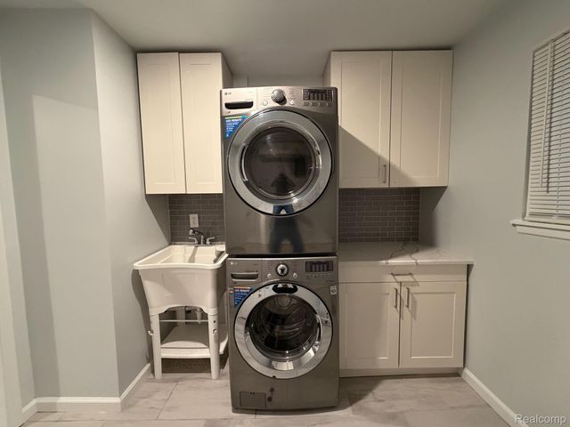 26144 Tawas Street, Madison Heights, MI 48071