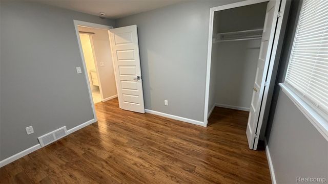 26144 Tawas Street, Madison Heights, MI 48071