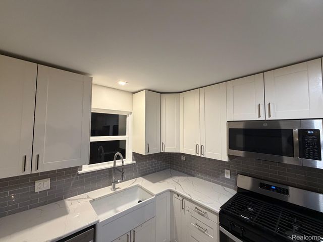 26144 Tawas Street, Madison Heights, MI 48071