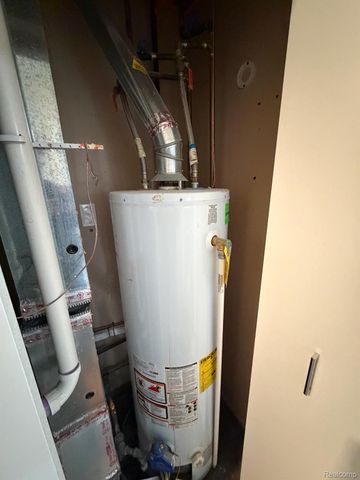 26144 Tawas Street, Madison Heights, MI 48071