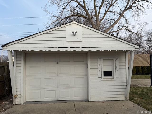 26144 Tawas Street, Madison Heights, MI 48071