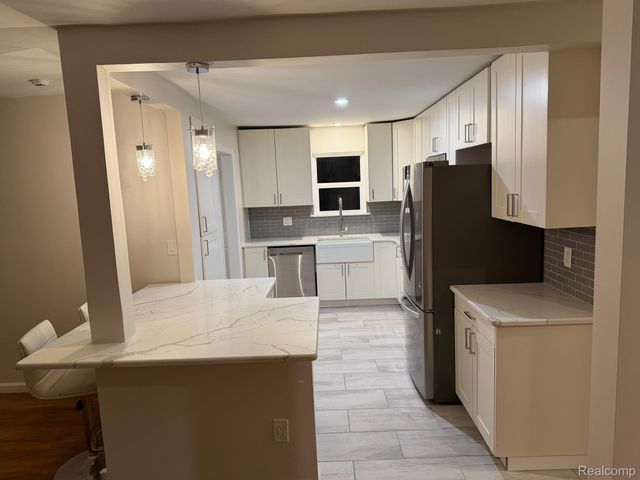 26144 Tawas Street, Madison Heights, MI 48071