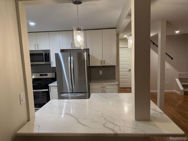 26144 Tawas Street, Madison Heights, MI 48071