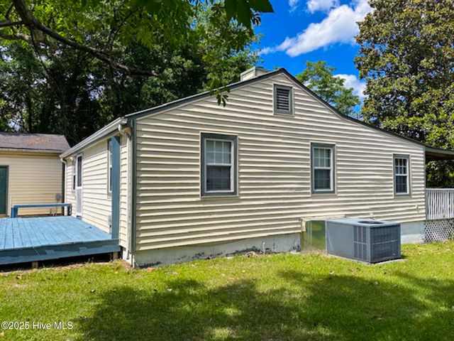 178 Stanley Street, West End, NC 27376