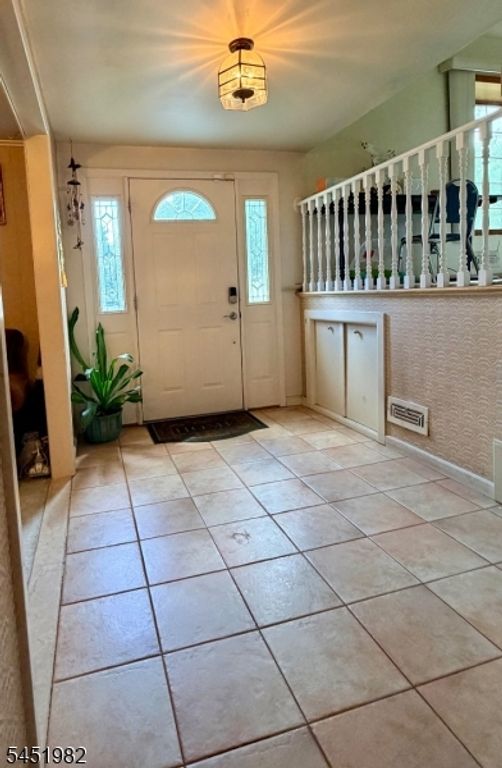 114 Sandra Dr, Totowa Boro, NJ 07512 — photo 2