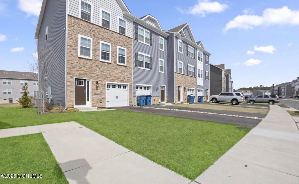 279 Mantoloking Drive, Jackson, NJ 08527