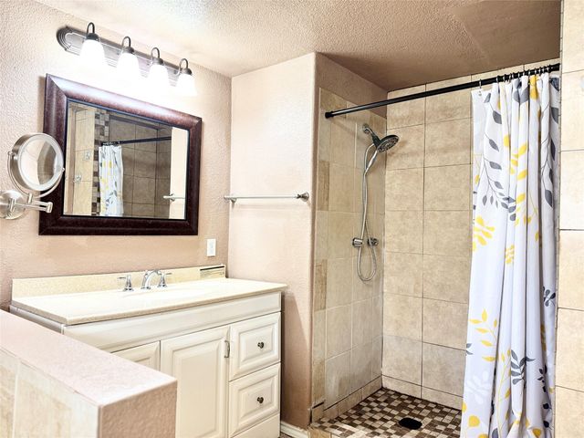 1840 Pine ST, San Marcos, TX 78666