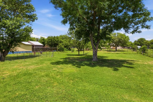 1840 Pine ST, San Marcos, TX 78666