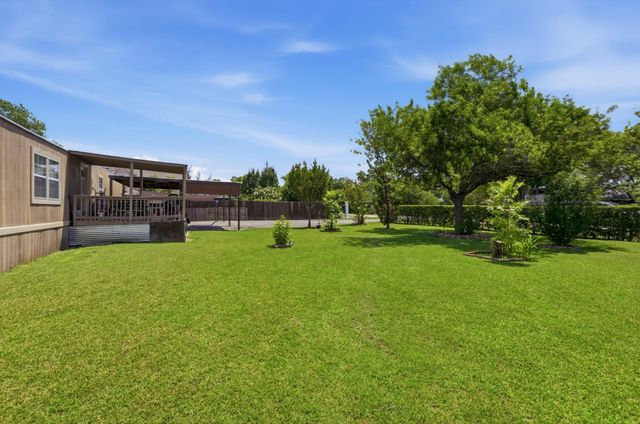 1840 Pine ST, San Marcos, TX 78666
