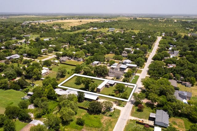 1840 Pine ST, San Marcos, TX 78666