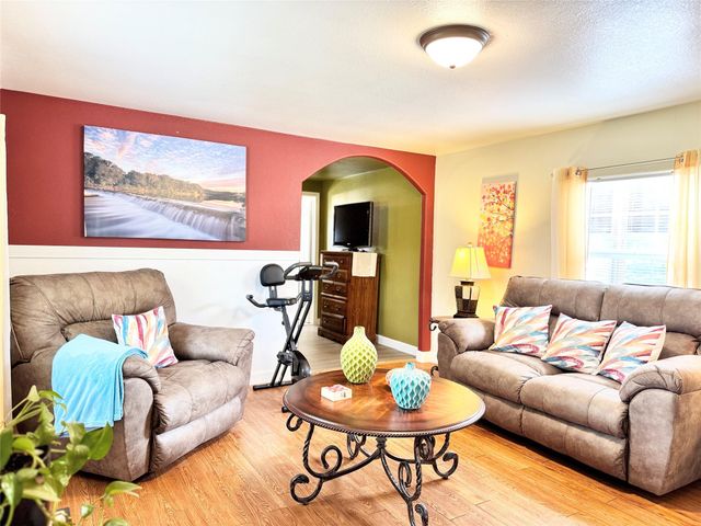 1840 Pine ST, San Marcos, TX 78666