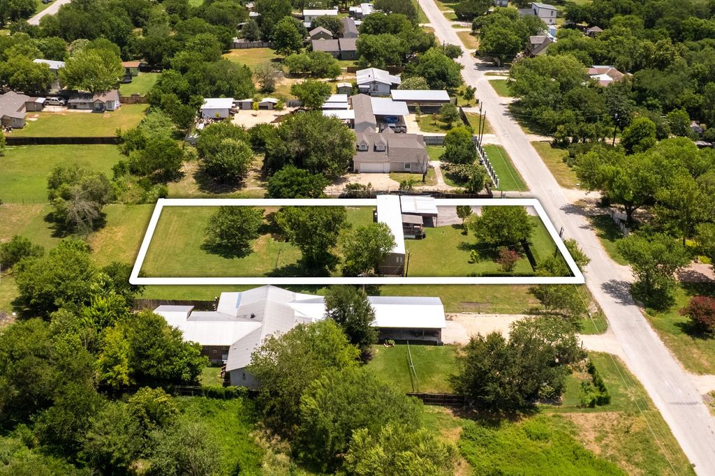 1840 Pine ST, San Marcos, TX 78666