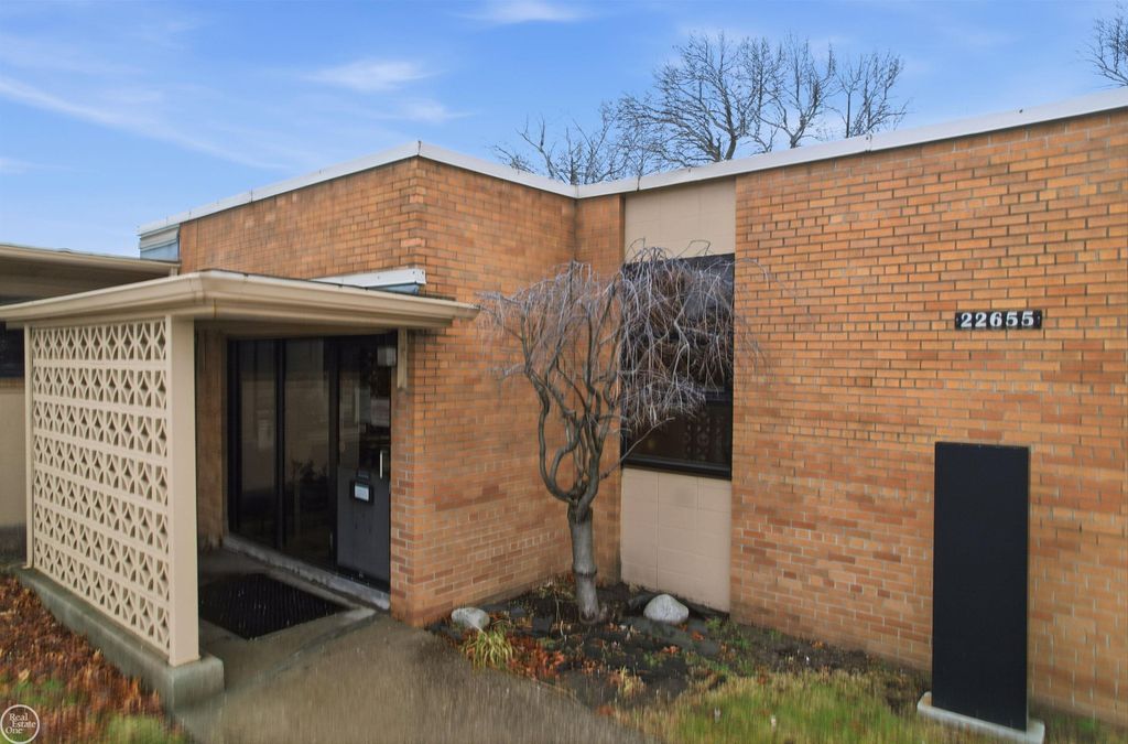 22655 S Chrysler Drive, Hazel Park, MI 48030