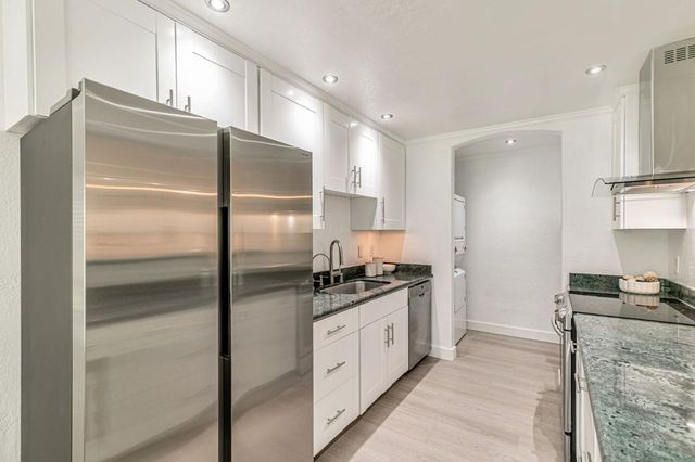 264 N Whisman Road 11, Mountain View, CA 94043