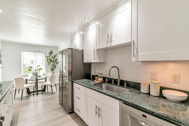 264 N Whisman Road 11, Mountain View, CA 94043