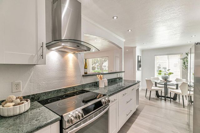 264 N Whisman Road 11, Mountain View, CA 94043