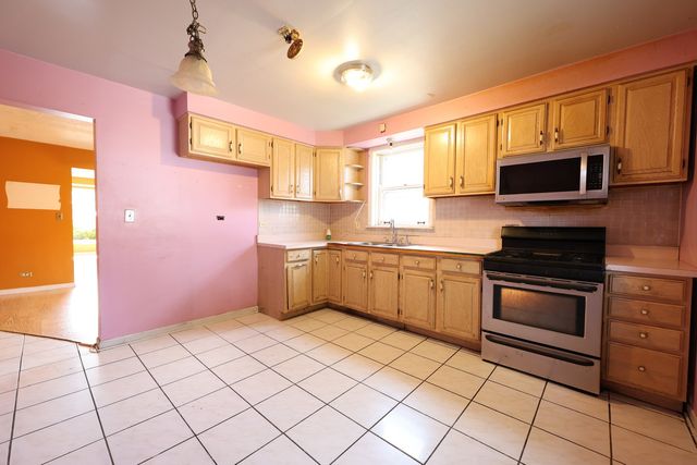 10838 S Wallace Street, Chicago, IL 60628