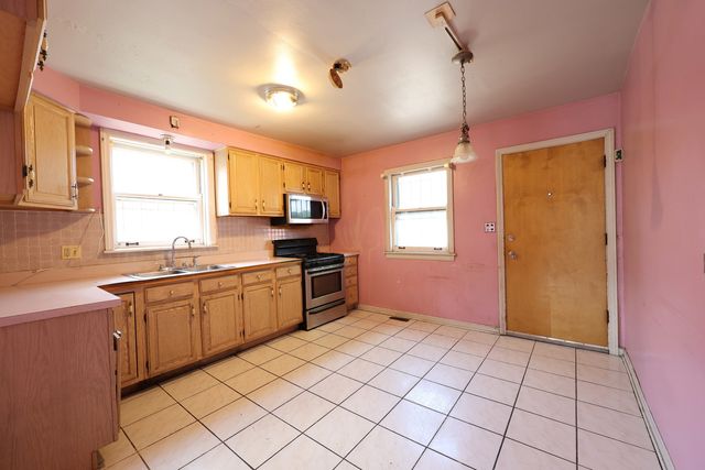 10838 S Wallace Street, Chicago, IL 60628