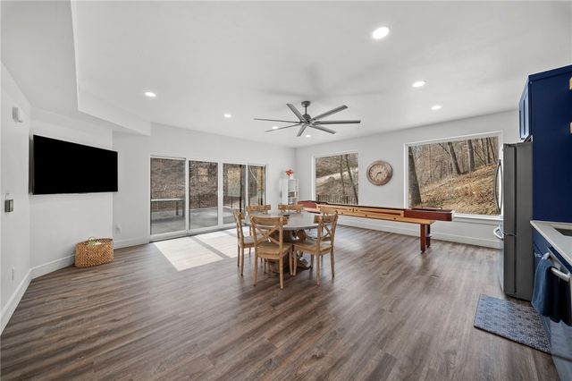 15 Dearhurst Road, Rogers, AR 72756